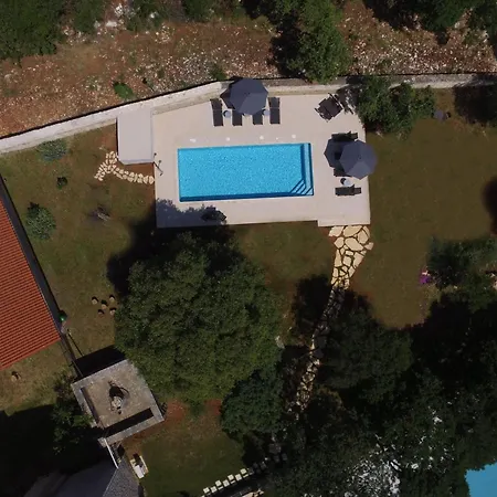 Tranquil Getaway With Shared Pool In - One Bedroom Nyaraló