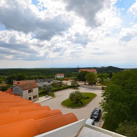 Nyaraló Tranquil Getaway With Shared Pool In - One Bedroom Bale