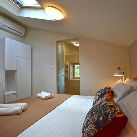 Tranquil Getaway With Shared Pool In - One Bedroom Hébergement de vacances