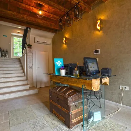 Tranquil Getaway With Shared Pool In - One Bedroom Hébergement de vacances *