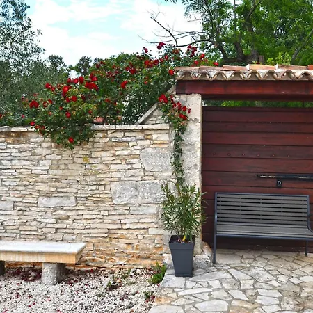 Tranquil Getaway With Shared Pool In - One Bedroom