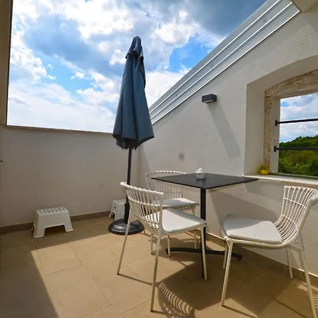 Tranquil Getaway With Shared Pool In - One Bedroom * Bale
