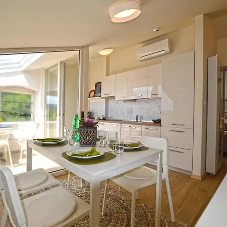 Semesterbostad Tranquil Getaway With Shared Pool In - One Bedroom