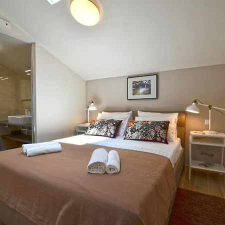 Tranquil Getaway With Shared Pool In - One Bedroom Semesterbostad