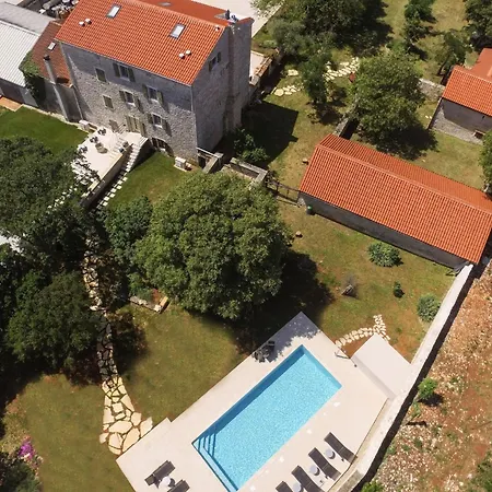 Tranquil Getaway With Shared Pool In - One Bedroom Semesterbostad Bale