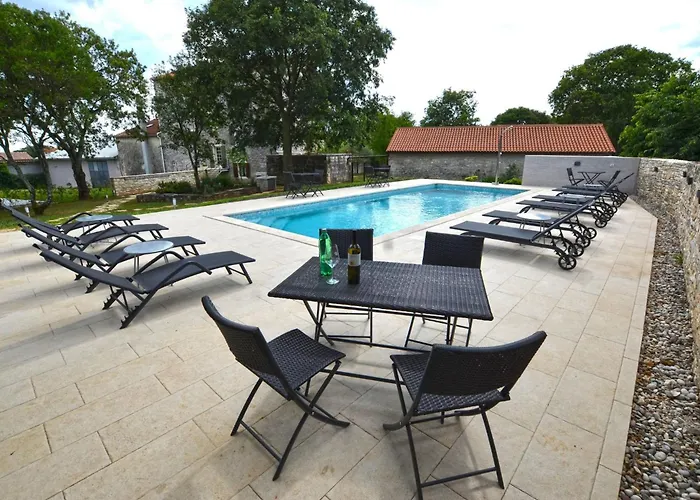 別荘 Tranquil Getaway With Shared Pool In - One Bedroom ベール