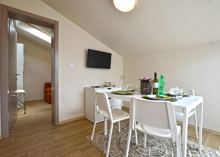 Tranquil Getaway With Shared Pool In - One Bedroom 別荘 ベール