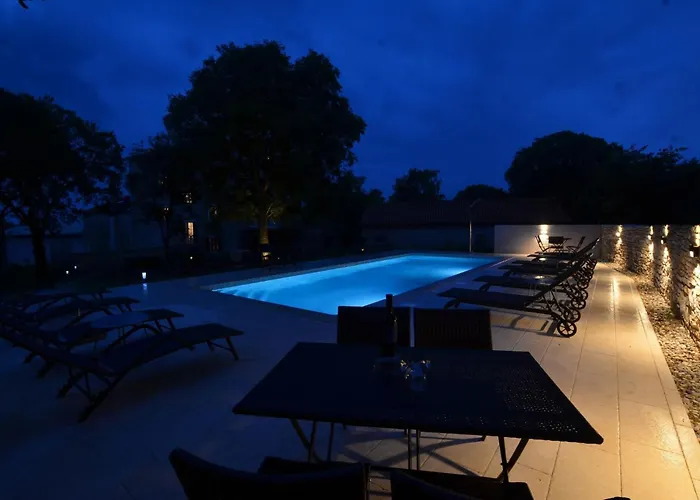 Tranquil Getaway With Shared Pool In - One Bedroom